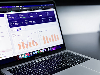 finance-chart-laptop